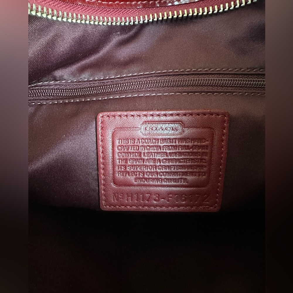Rare Coach Patent Leather Hobo Shoulder Handbag in Bordeaux - Picture 7 of 7